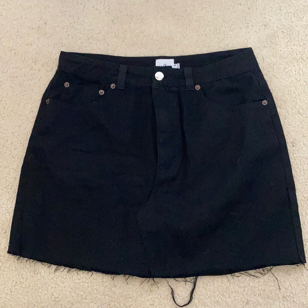 BLACK SKIRT